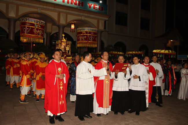 Thánh lễ Khai mạc Năm Thánh tôn vinh Các Thánh Tử Đạo Việt Nam tại TGP Huế