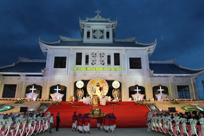 Thánh Lễ Kính Trọng Thể Đức Mẹ Hồn Xác Lên Trời tại La Vang 2018