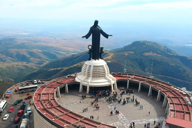 50 ngàn bạn trẻ Mexico viếng đền thánh Chúa Kitô Vua trên núi cao 2400 mét